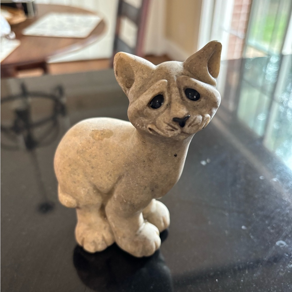 Quarry Critters Vintage Stone Cat Figurine in Light Beige with Black Eyes